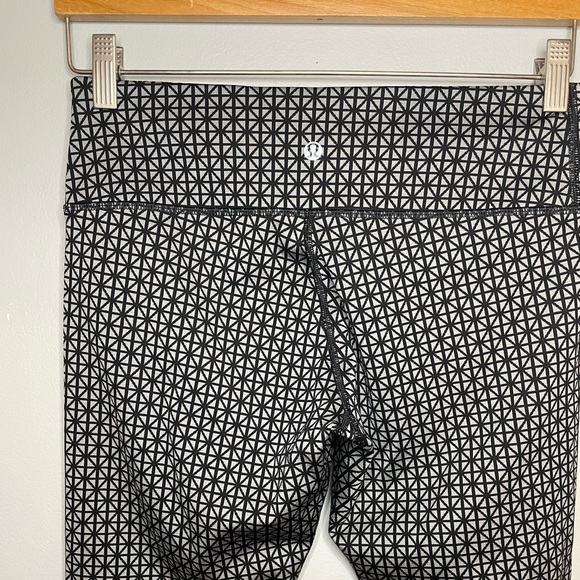 Lululemon Wunder Under Leggings - Picture 3 of 7